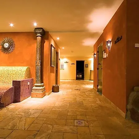 Hotel Grand Rose 4*