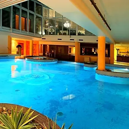 Grand Rose Hotel