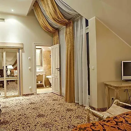 Grand Rose Hotel 4*