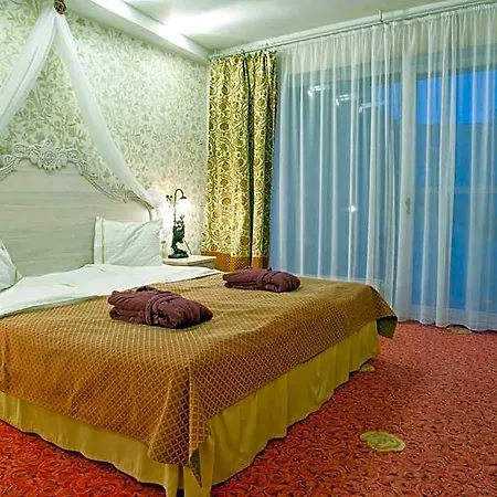 Hotel Grand Rose 4*
