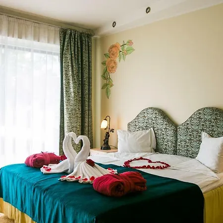 Grand Rose 4* Κουρεσάαρε